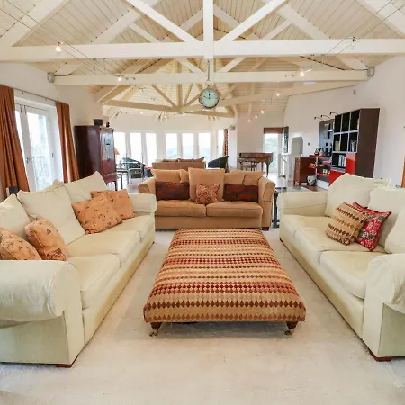 Penarvon House Helford